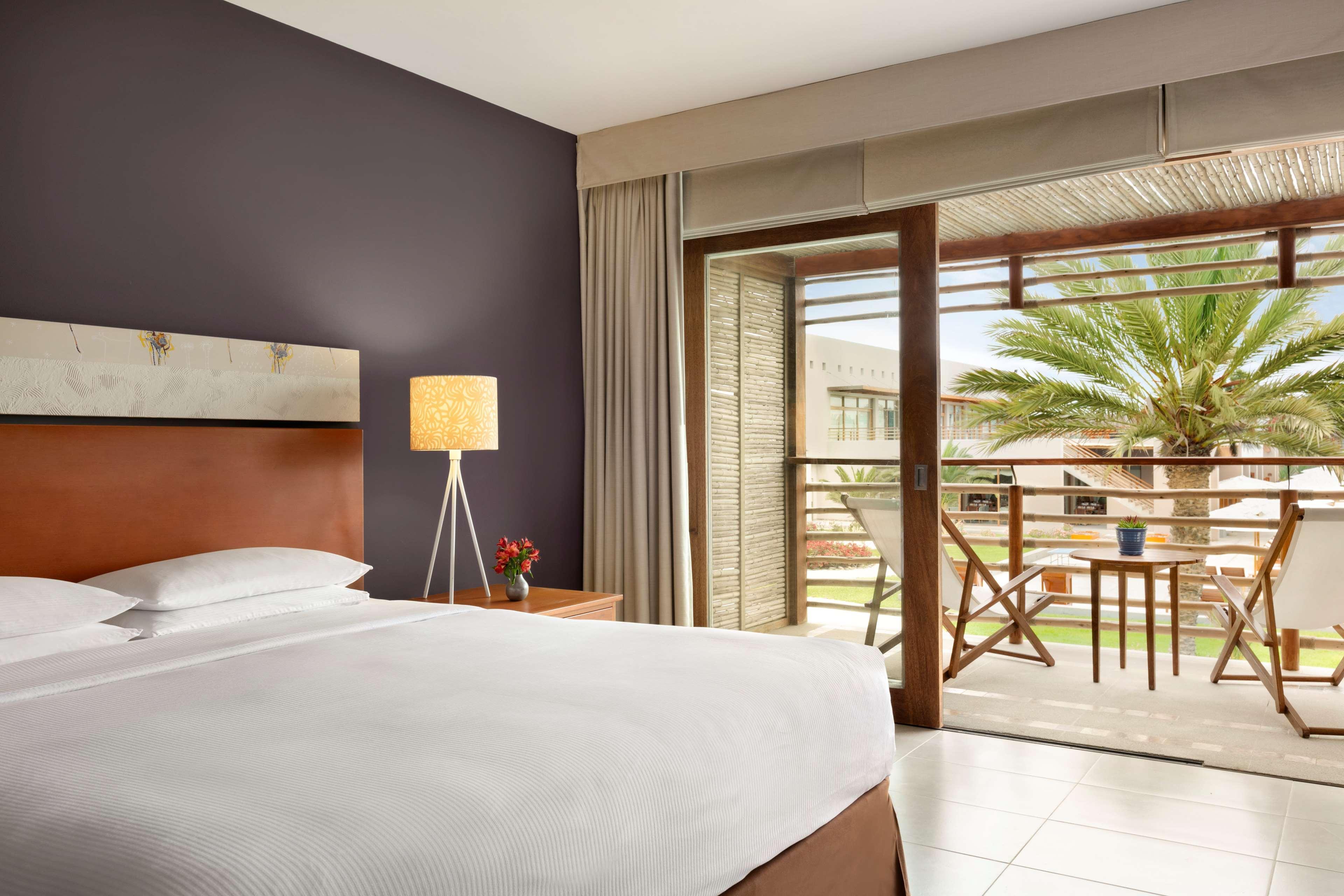 The Legend Paracas Resort, A Destination By Hyatt Hotel מראה חיצוני תמונה A guest room at the Hilton Athens