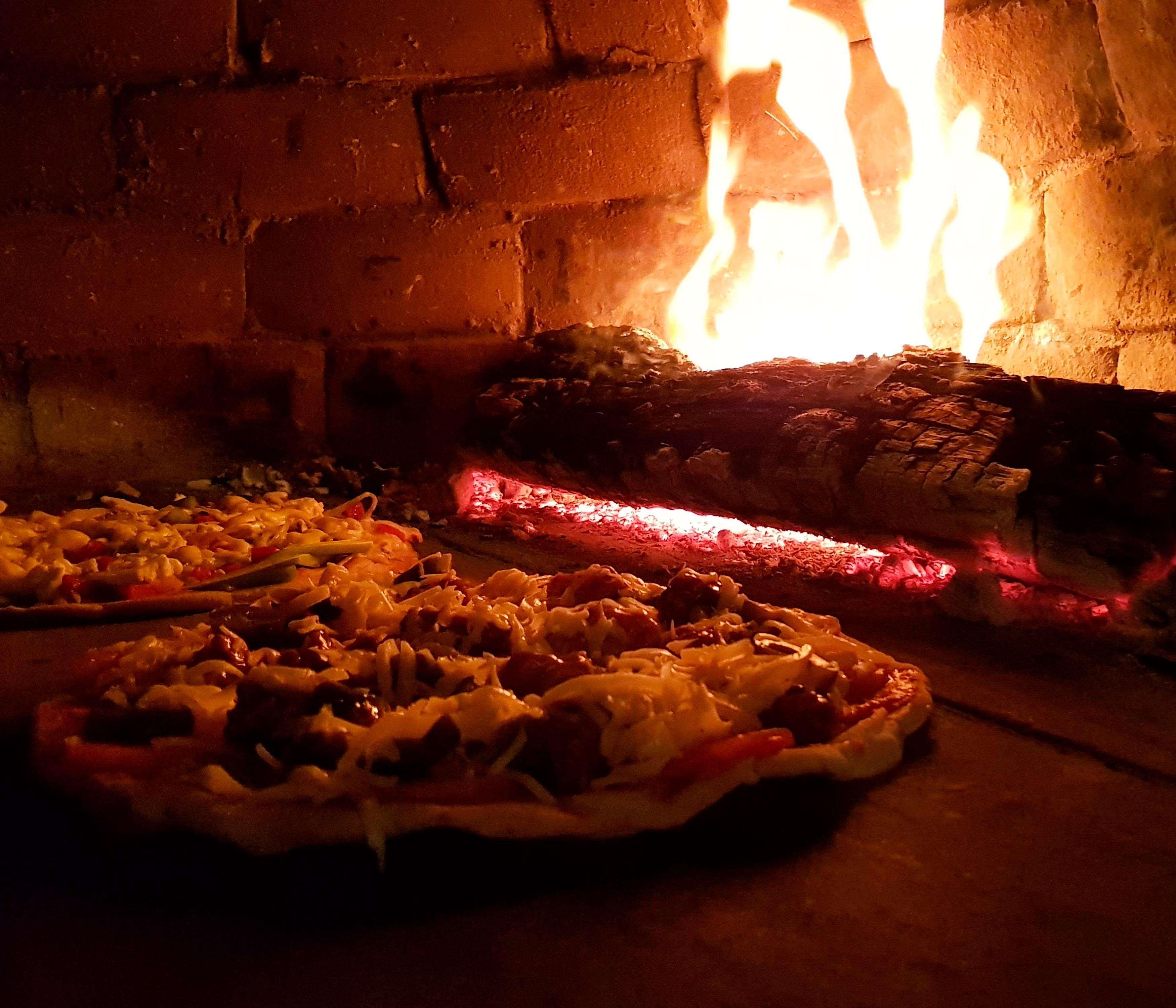 The Legend Paracas Resort, A Destination By Hyatt Hotel מראה חיצוני תמונה Wood-fired pizza