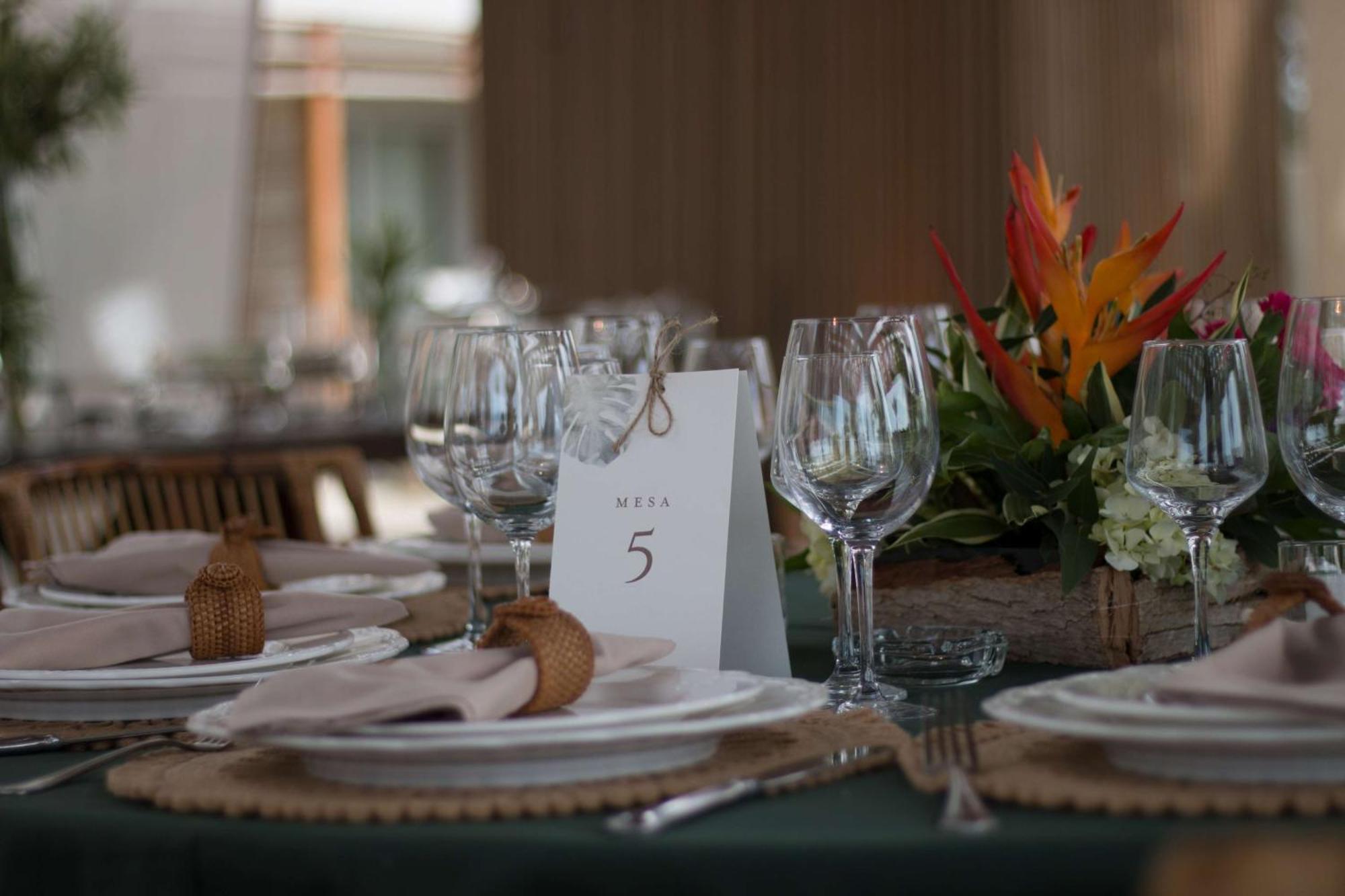 The Legend Paracas Resort, A Destination By Hyatt Hotel מראה חיצוני תמונה A table at a wedding